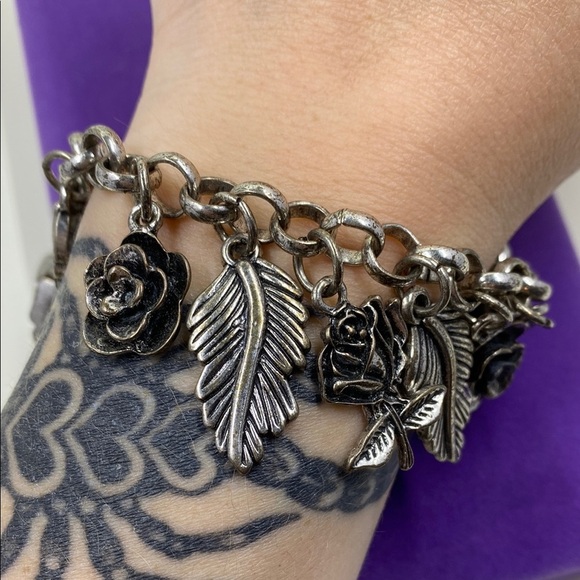 💛 Classic Silver Flower & Leaf Charm Bracelet - Picture 3 of 4